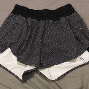 Lululemon shorts size 6